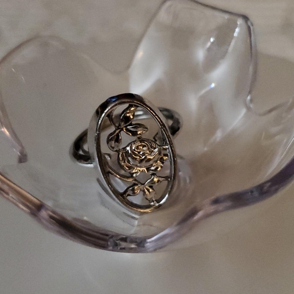 ROSE oval silvertone ring size 7-7.5
